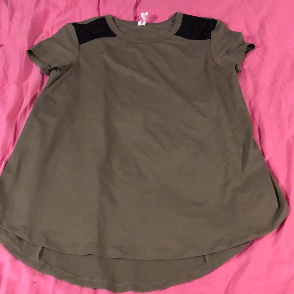 Army green black mesh S workout tshirt